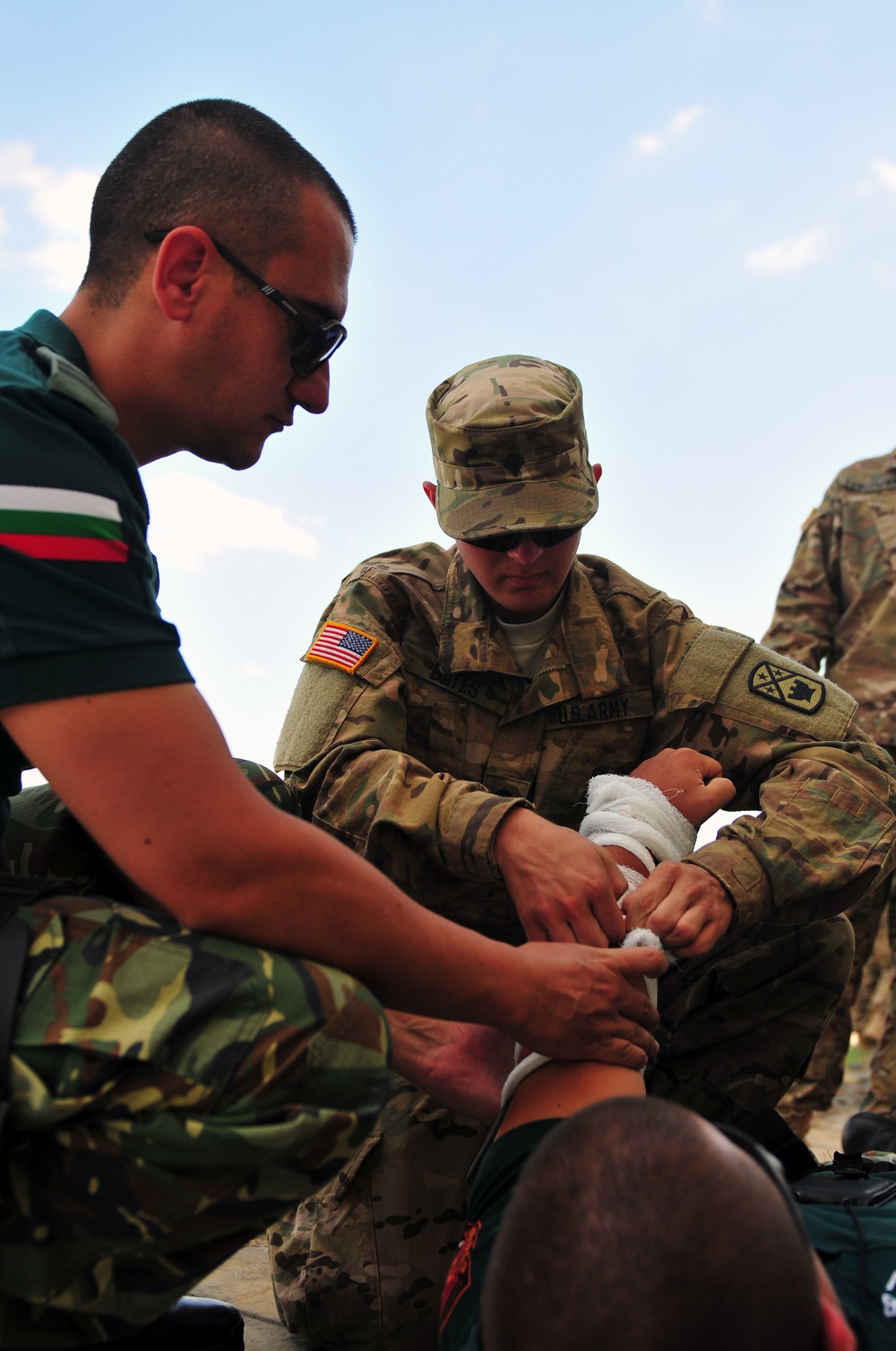 US and Bulgarian Military Police Soldiers train combat lifesaving procedures