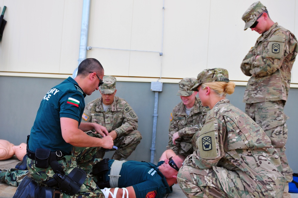 US and Bulgarian Military Police Soldiers train combat lifesaving procedures