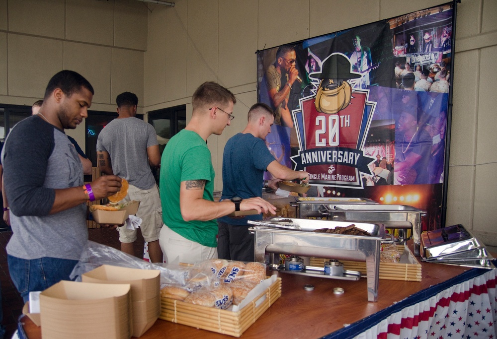 MMA fighters, service members mingle at Kahuna's