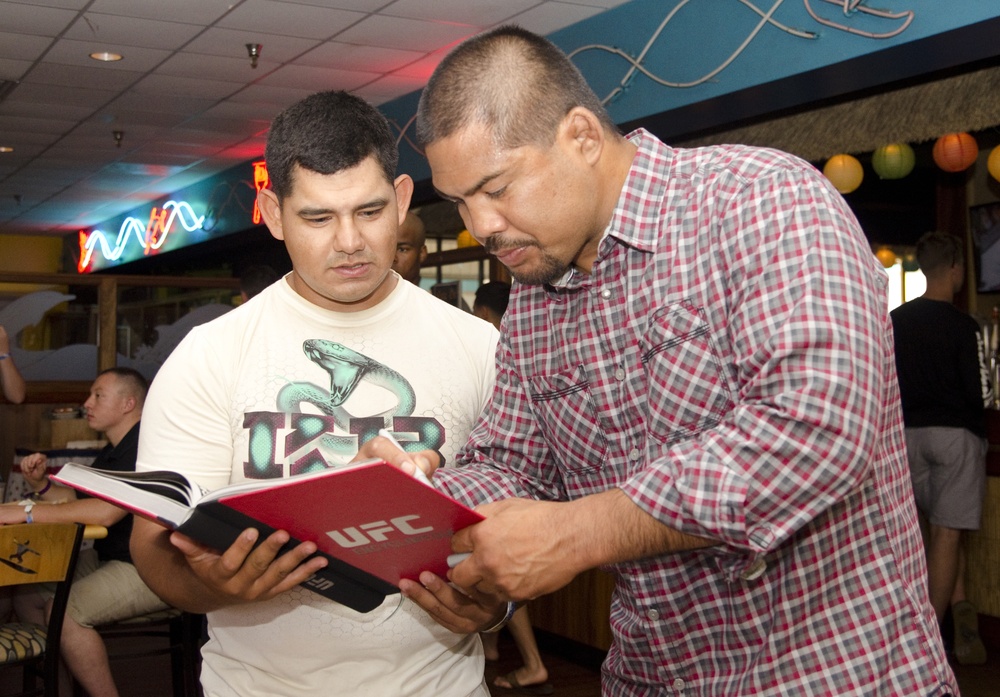 MMA fighters, service members mingle at Kahuna's