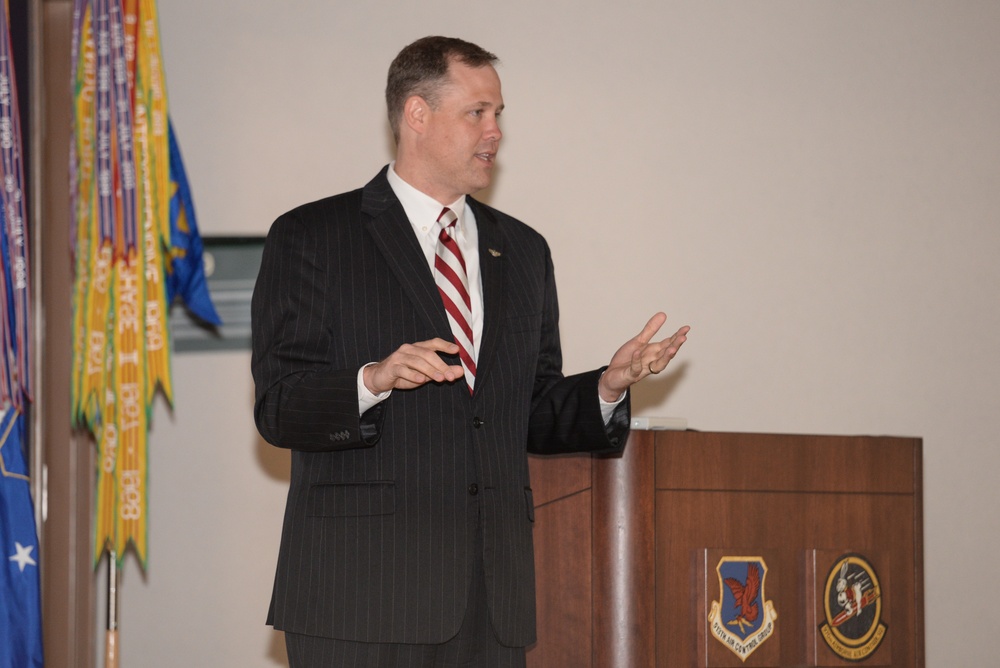 Rep. Bridenstine visits 513th deployment sendoff