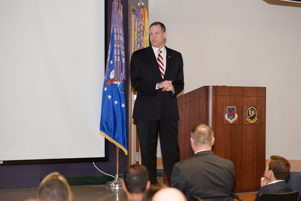 Rep. Bridenstine visits 513th deployment sendoff