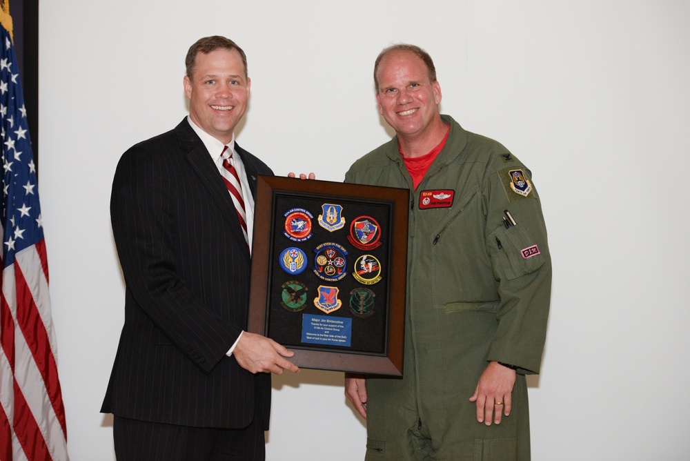 Rep. Bridenstine visits 513th deployment sendoff