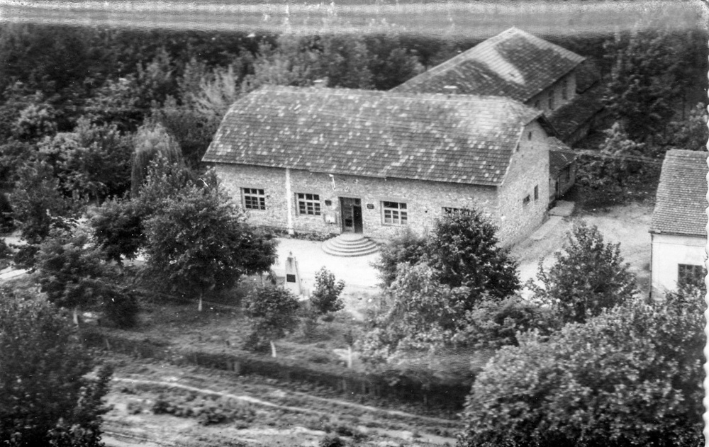 Račinovci Community Center