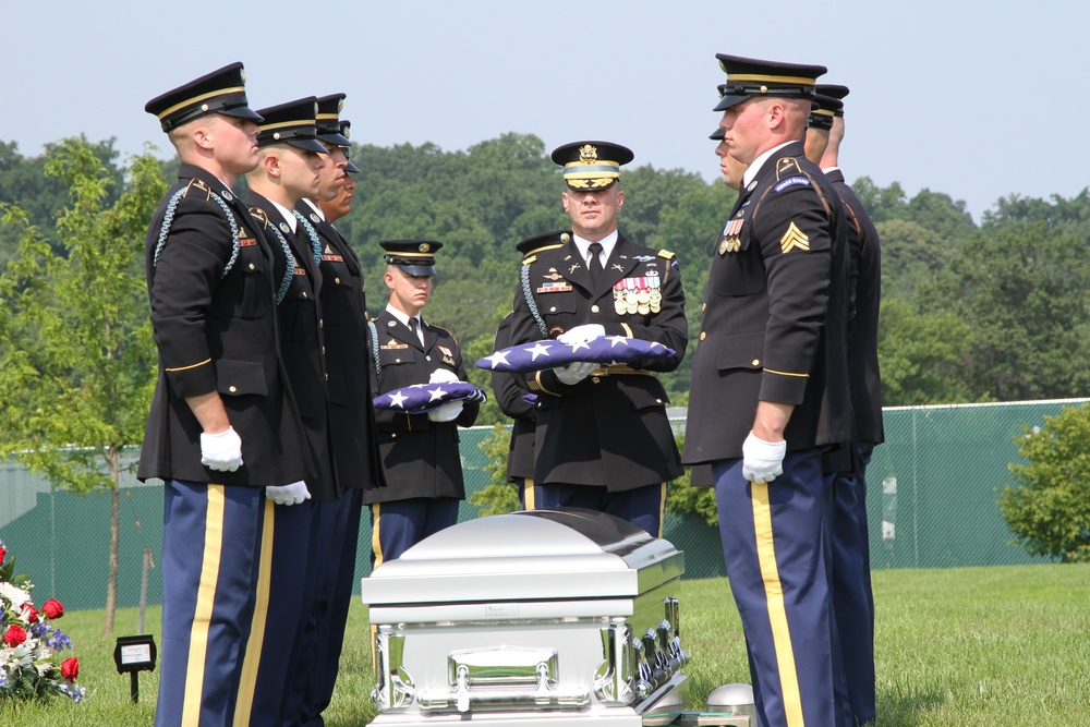 Husband, father, Soldier laid to rest at Arlington