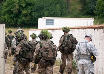 Dynamic Victory challenges UK and US cadets