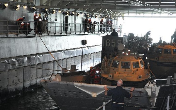 USS Oak Hill operations