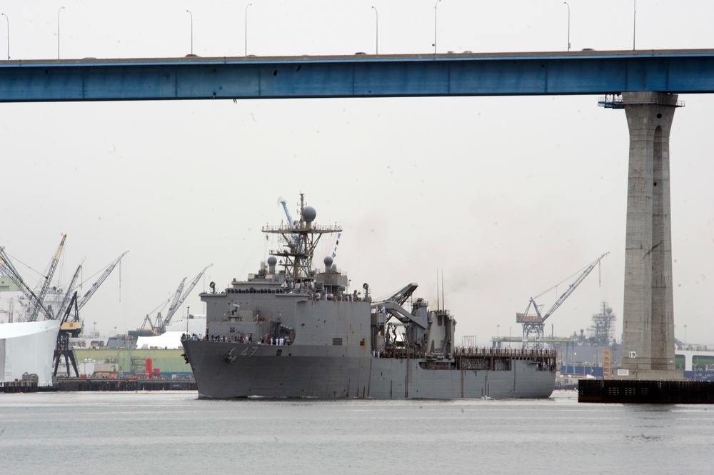 USS Rushmore departs San Diego