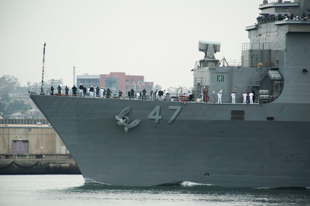 USS Rushmore departs San Diego