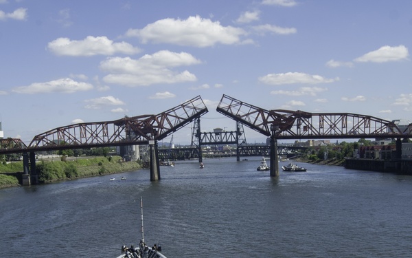 USS Chosin (CG 65) arrives in Portland