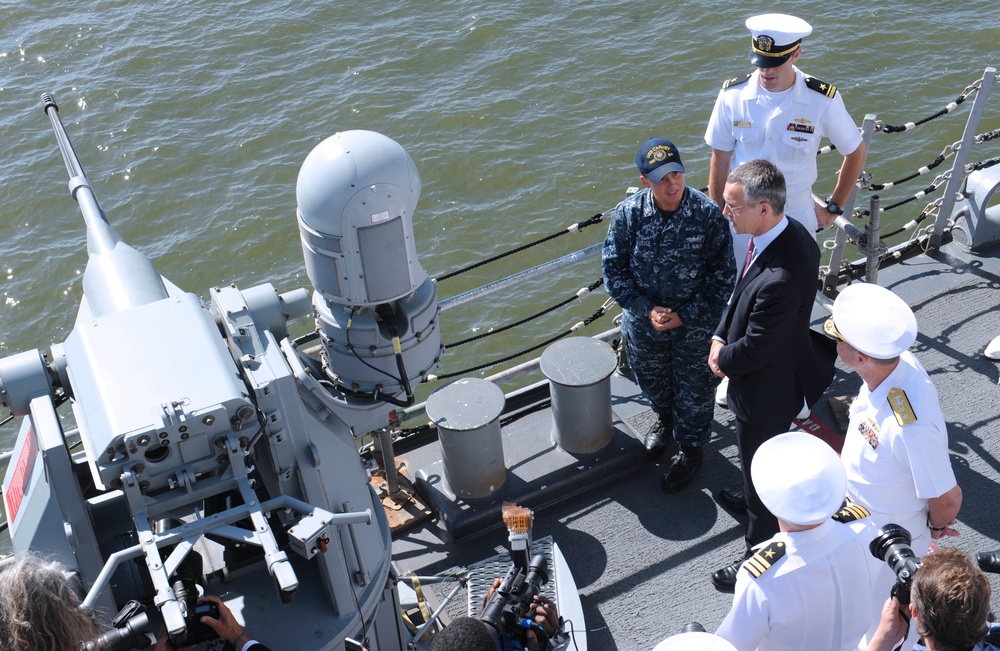 NATO secretary general visits USS Carney