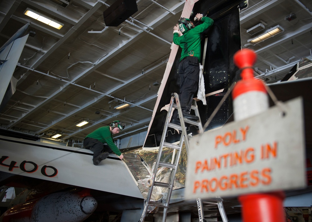 Painting an F/A-18C Hornet