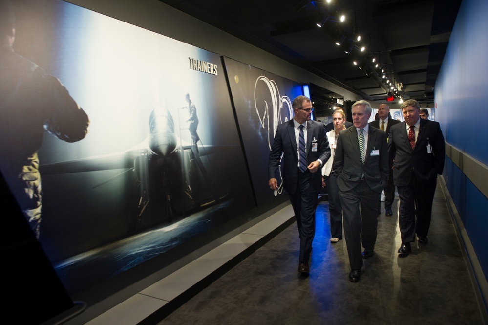Mabus visits Lockheed Martin's Forth Worth plant