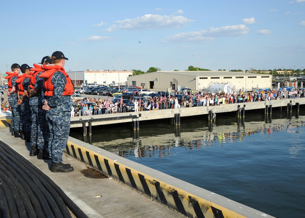 USS Mitscher returns to Naval Station Norfolk