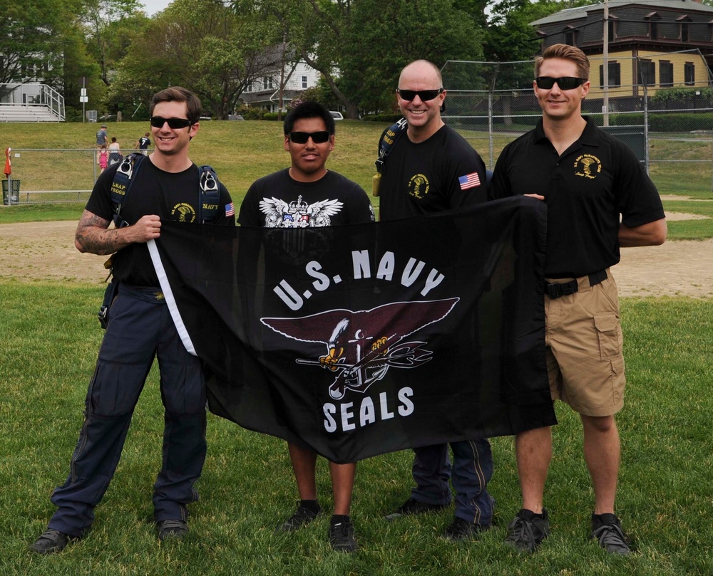 US Navy Parachute Team
