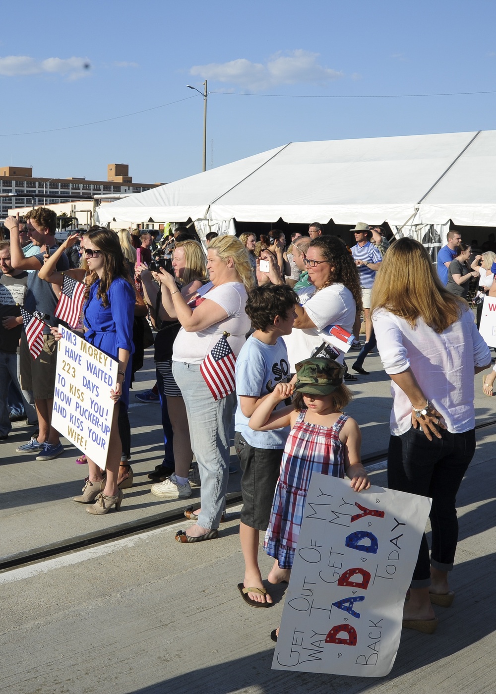 USS Mitscher returns to Naval Station Norfolk