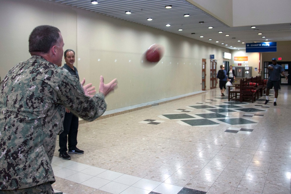 USO-sponsored visit