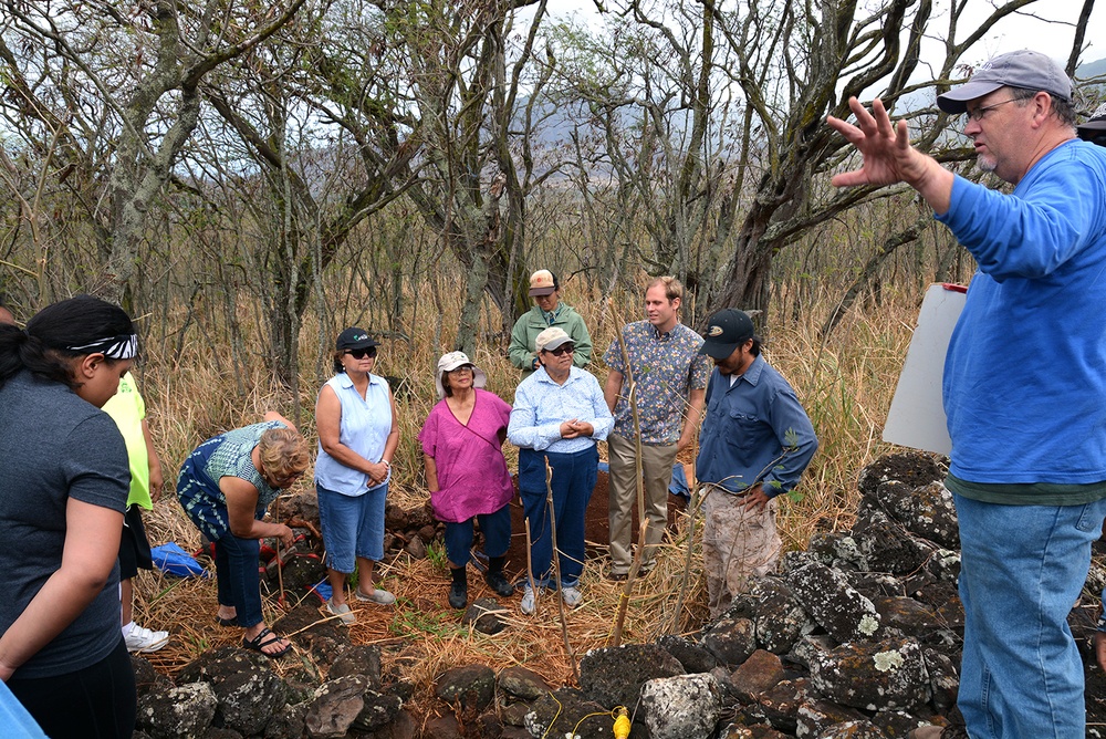 Hawaiian community visits Nioi`ula Heiau in Lualualei Valley