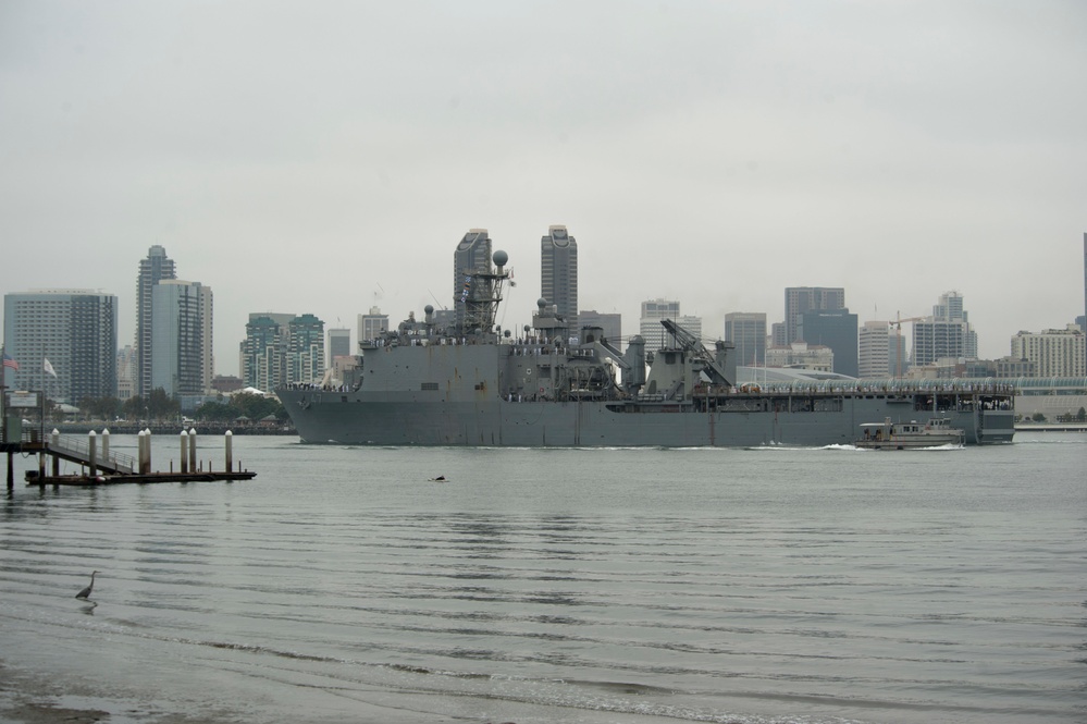 USS Rushmore departs San Diego