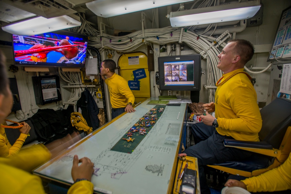 USS Carl Vinson Sailors watch Floyd Mayweather vs. Manny Pacquiao