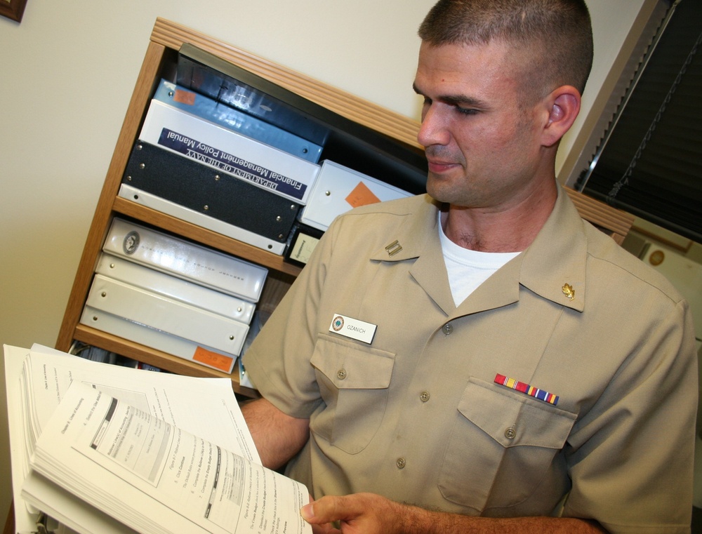 Naval Hospital Bremerton’s deputy comptroller is Navy Medicine Accountant of the Year
