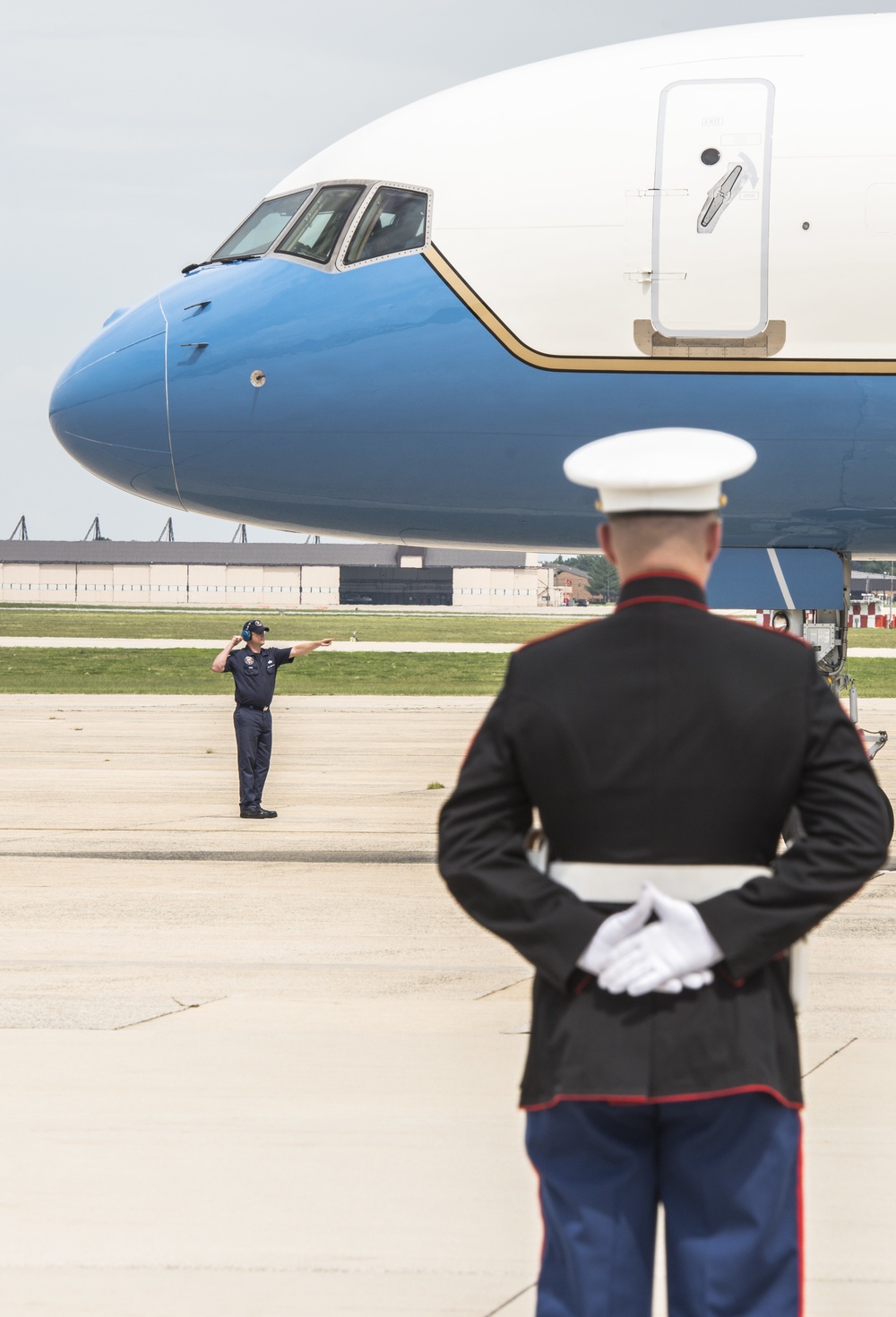 President Obama departs for Sooner State aboard Air Force One