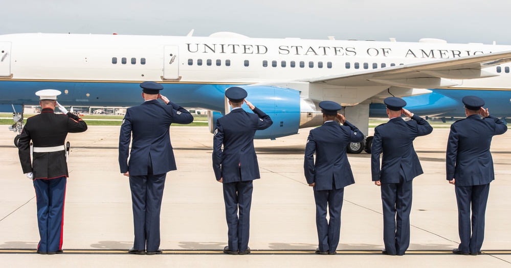 President Obama departs for Sooner State aboard Air Force One