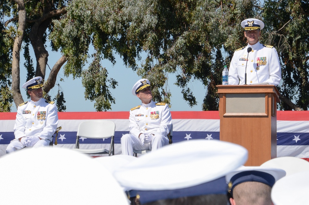 Coast Guard Base Alameda receives new commanding officer