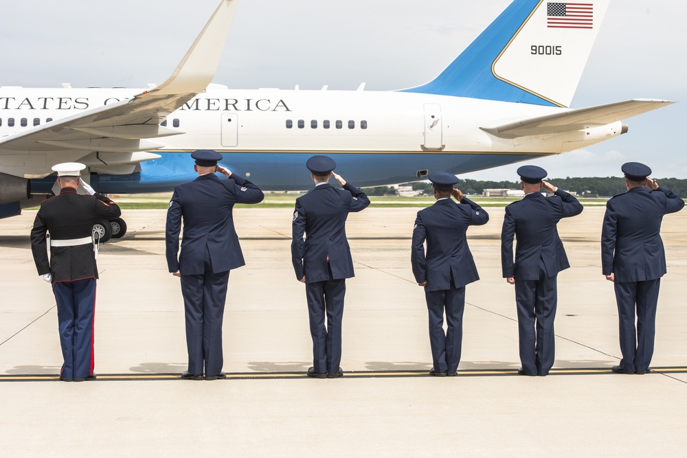 President Obama departs for Sooner State aboard Air Force One