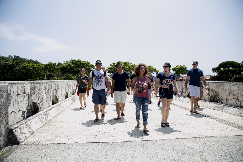 USO takes volunteers to Peace Memorial Park