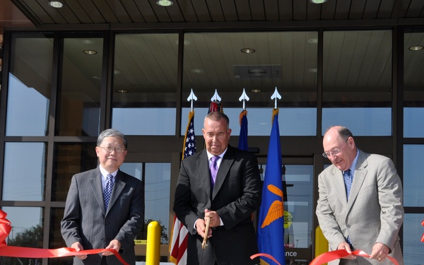 New Fort Rucker commissary opens to waiting patrons