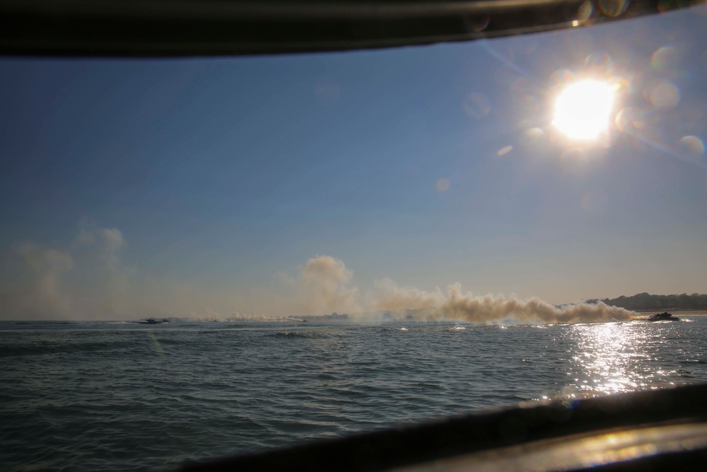 U.S. Marines, Australians conduct amphibious assault for Talisman Sabre 2015