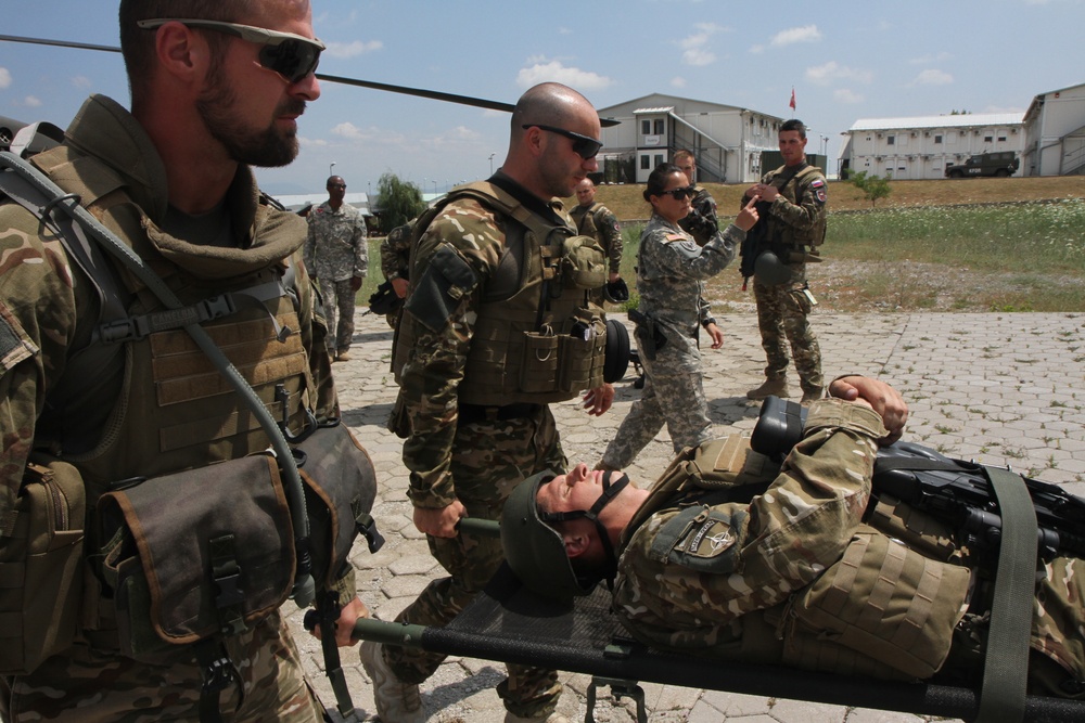 US Army Reserve flight medics train Italian and Slovenian KFOR partners on aerial medevac