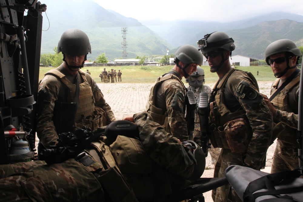 US Army Reserve flight medics train Italian and Slovenian KFOR partners on aerial medevac