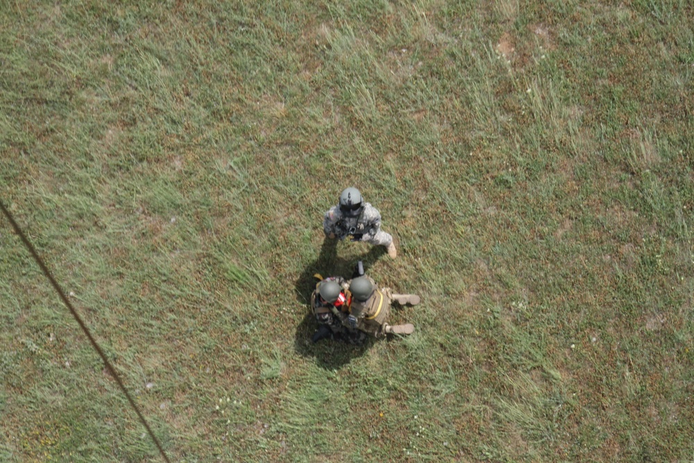 US Army Reserve flight medics train Italian and Slovenian KFOR partners on aerial medevac