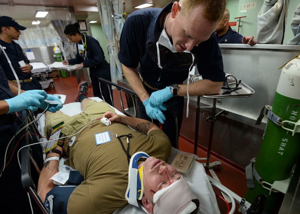 Mercy conducts mass casualty exercise during Pacific Partnership 2015