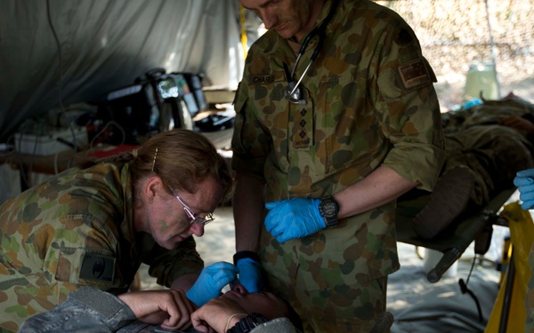 Medics apply first aid to Talisman Sabre 15