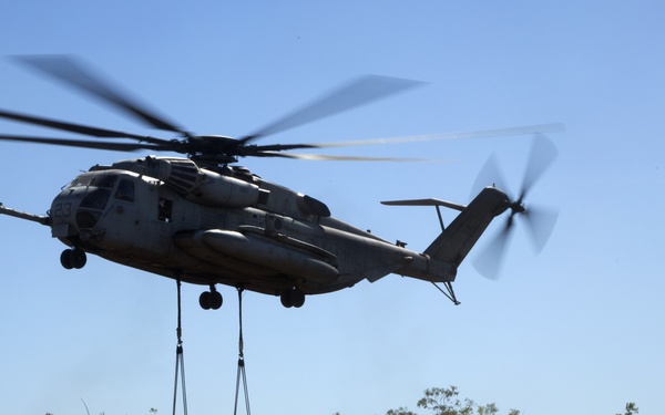 U.S. Marines, Australians conduct artillery fire
