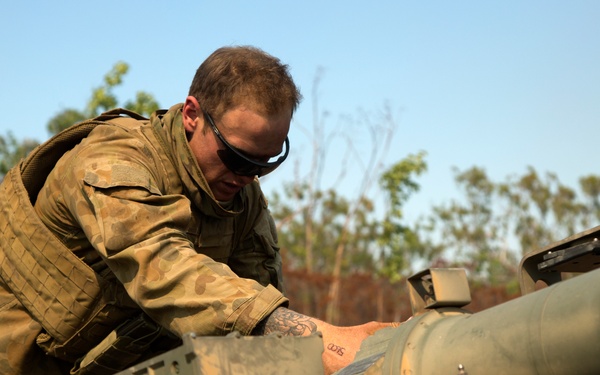 U.S. Marines, Australians conduct artillery fire