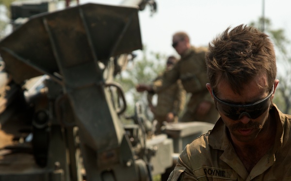 U.S. Marines, Australians conduct artillery fire
