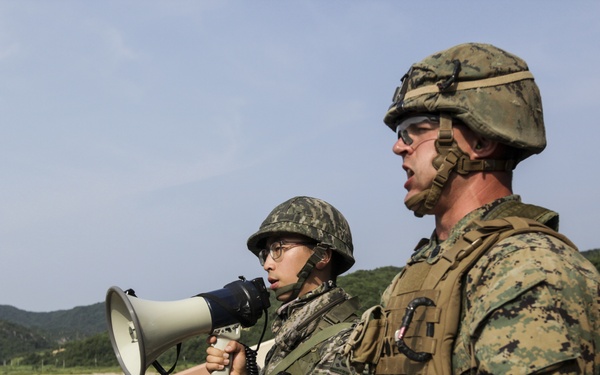U.S. Marines train alongside Korean Forces