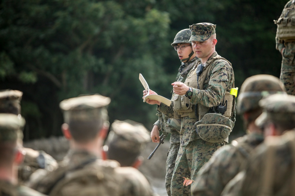 U.S. Marines train alongside Korean Forces