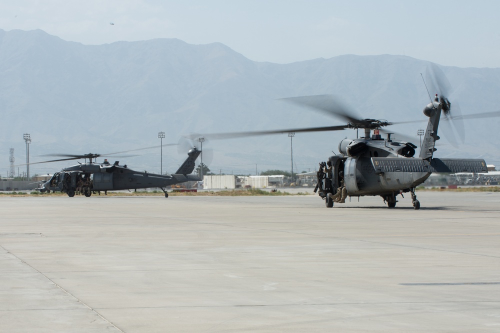 455th AEW commander visits Guardian Angels