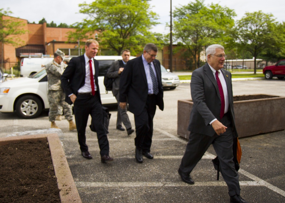 National Commission on the Future of the Army visits Meade to discuss reserve component issues