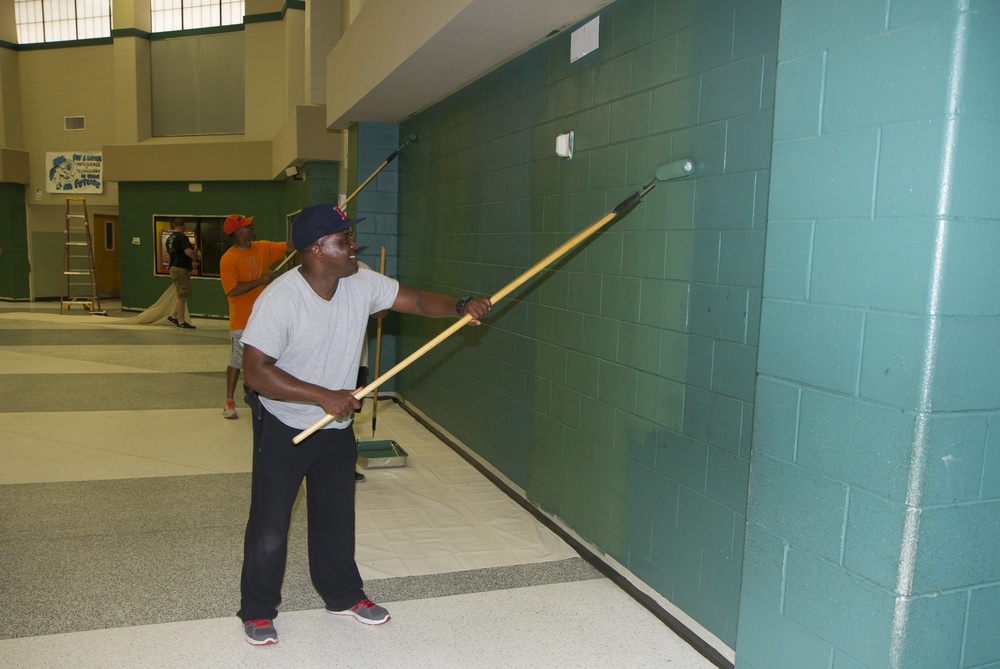 Workhorse Soldiers spread paint, joy at Myers Middle School