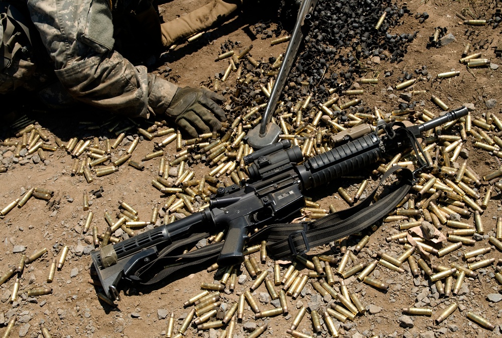 New York National Guard Soldier sharpen skills during live fire