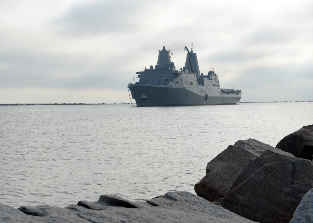USS New York (LHD 21) homecoming