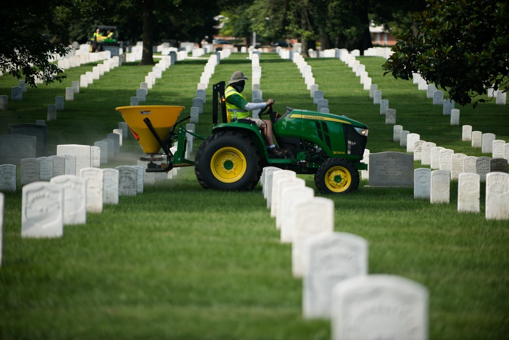 Volunteers work during the National Association of Landscape Professionals’ 19th annual Renewal and Remembrance at Arlington National Cemetery