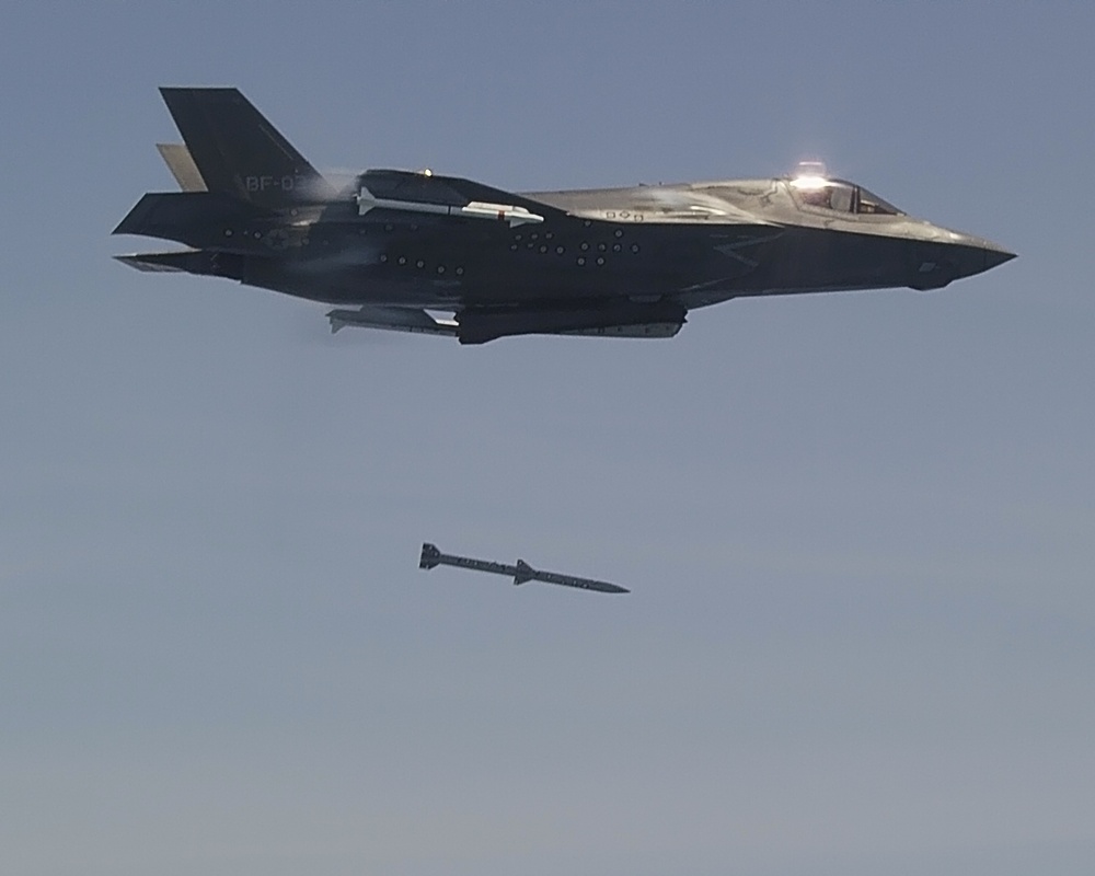 AIM-120 Weapon Separation Test from an F-35B Multi-role Short Takeoff and Vertical Landing (STOVL) Aircraft
