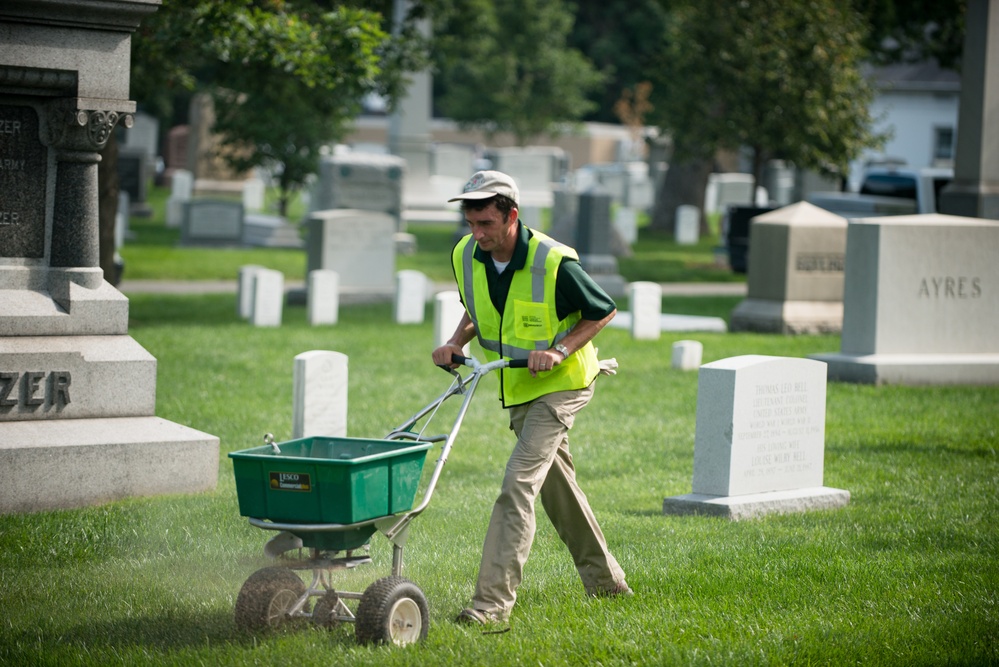 Volunteers work during the National Association of Landscape Professionals’ 19th annual Renewal and Remembrance at Arlington National Cemetery